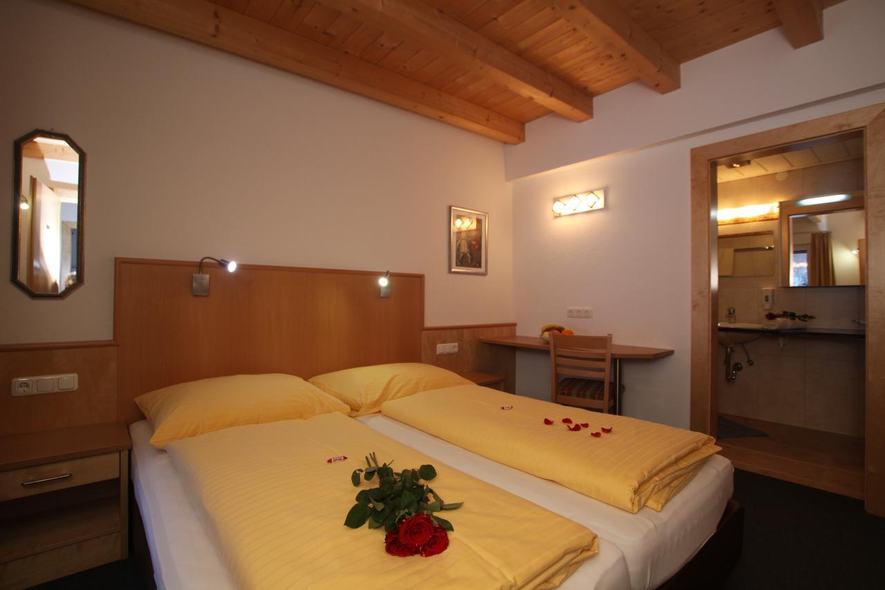 Gaestehaus Alpina Sankt Anton am Arlberg Bagian luar foto