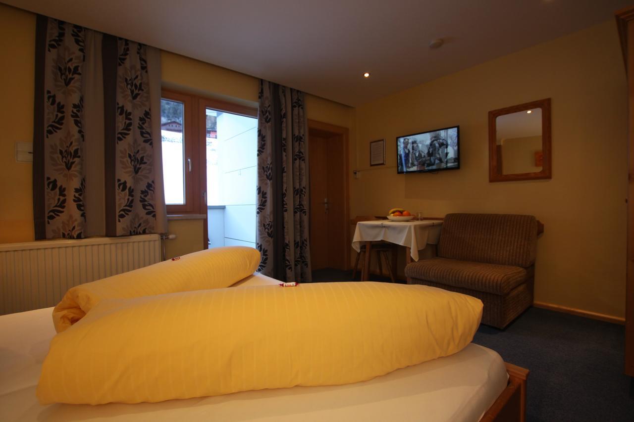 Gaestehaus Alpina Sankt Anton am Arlberg Bagian luar foto