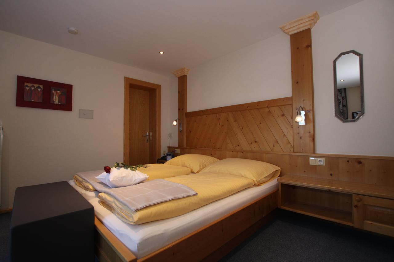 Gaestehaus Alpina Sankt Anton am Arlberg Bagian luar foto
