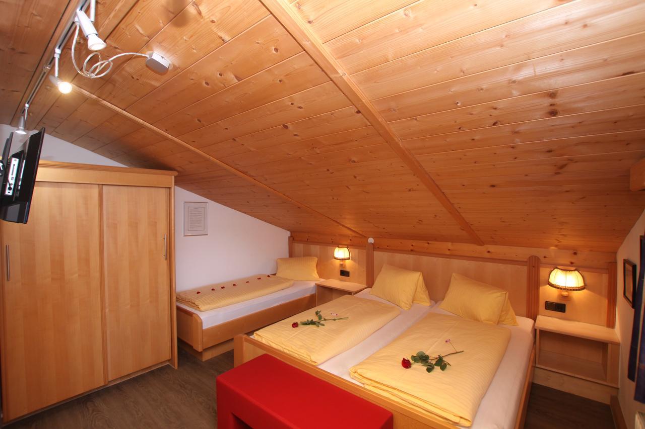 Gaestehaus Alpina Sankt Anton am Arlberg Bagian luar foto